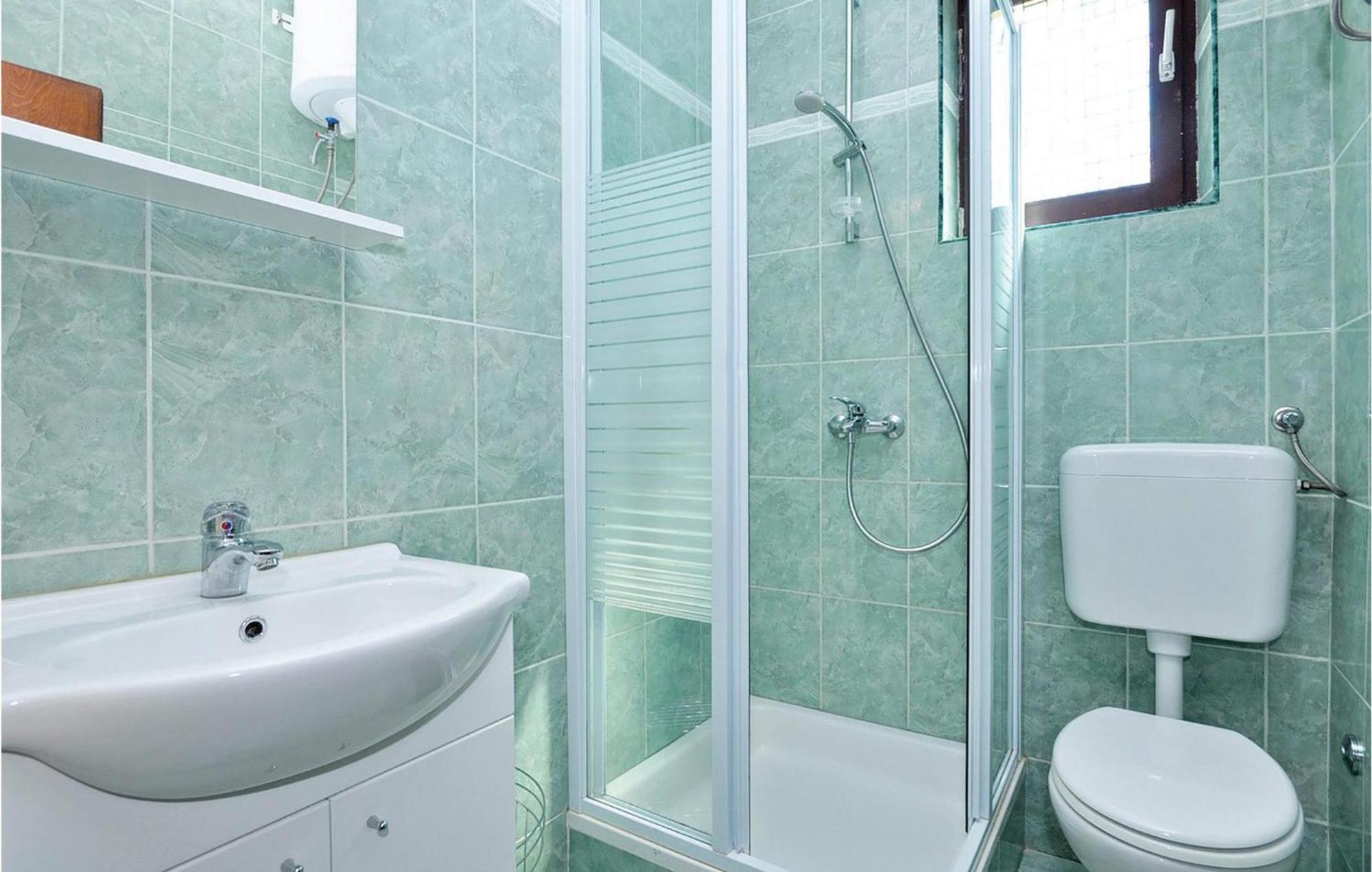 2 Bedroom Lovely Apartment In สตารีกราด-ปาเคลนีซา ภายนอก รูปภาพ