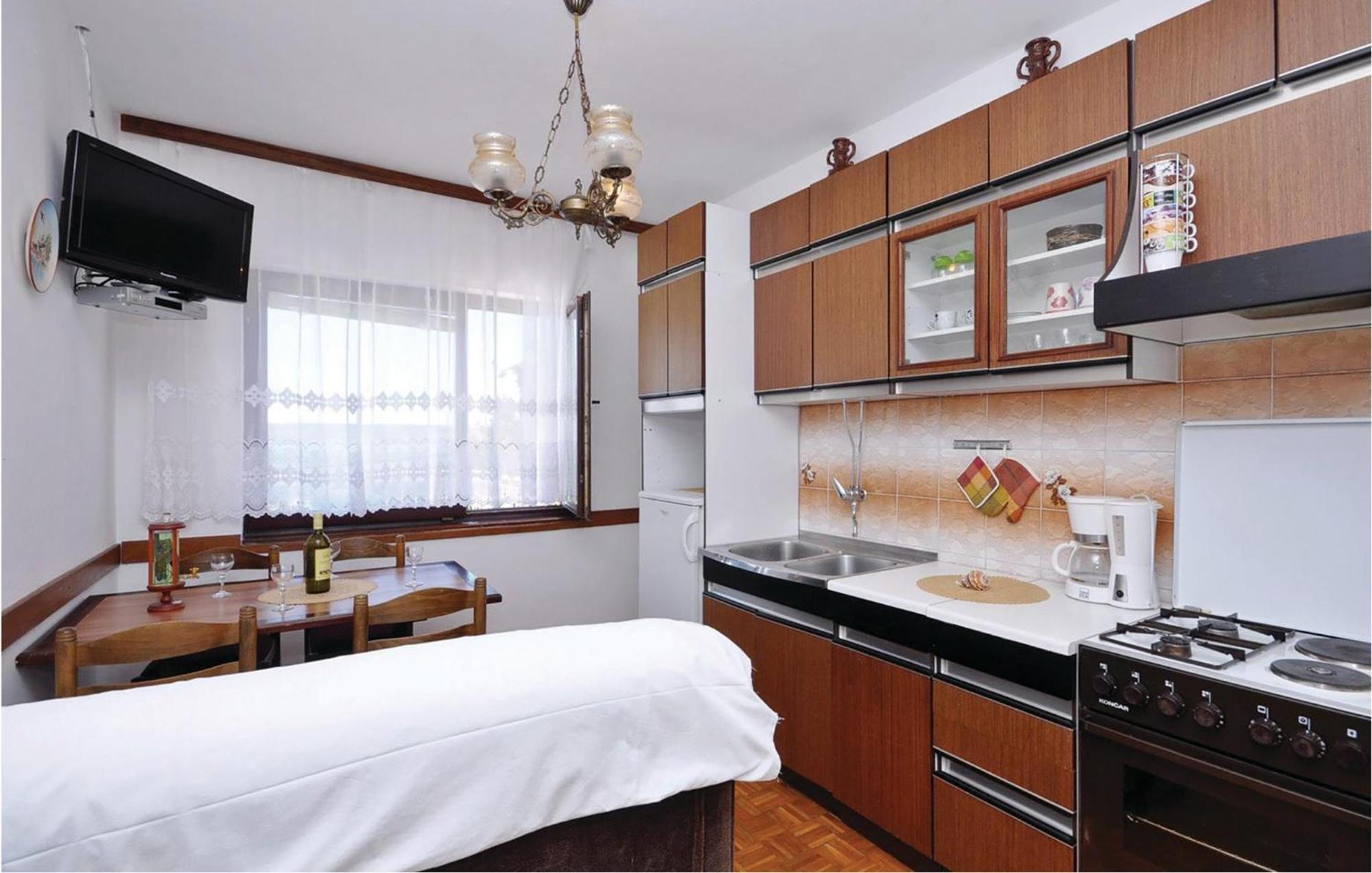 2 Bedroom Lovely Apartment In สตารีกราด-ปาเคลนีซา ภายนอก รูปภาพ